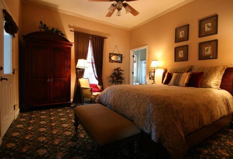 Yosemite Rose Bed And Breakfast