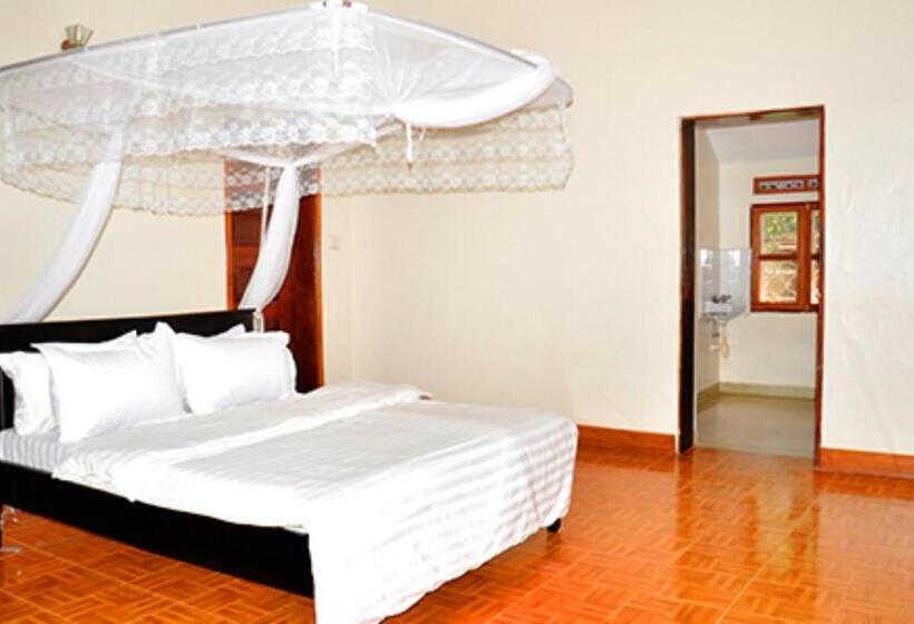 هاستل Albert Grand Palace   Masindi