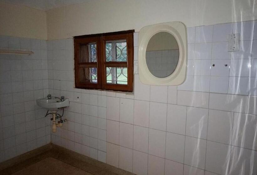 هاستل Albert Grand Palace   Masindi