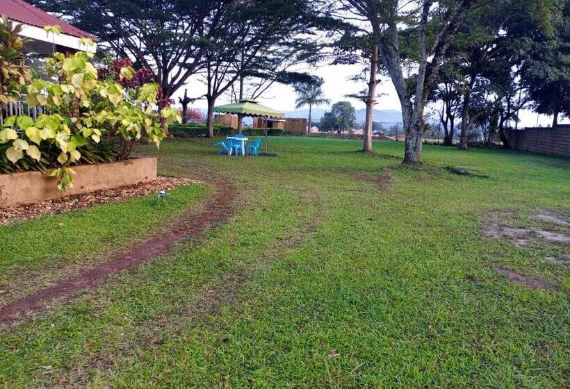 هاستل Albert Grand Palace   Masindi