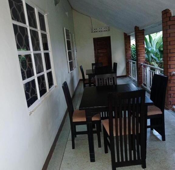هاستل Albert Grand Palace   Masindi