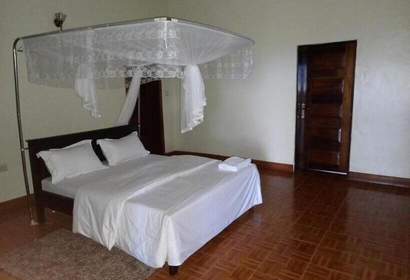 هاستل Albert Grand Palace   Masindi