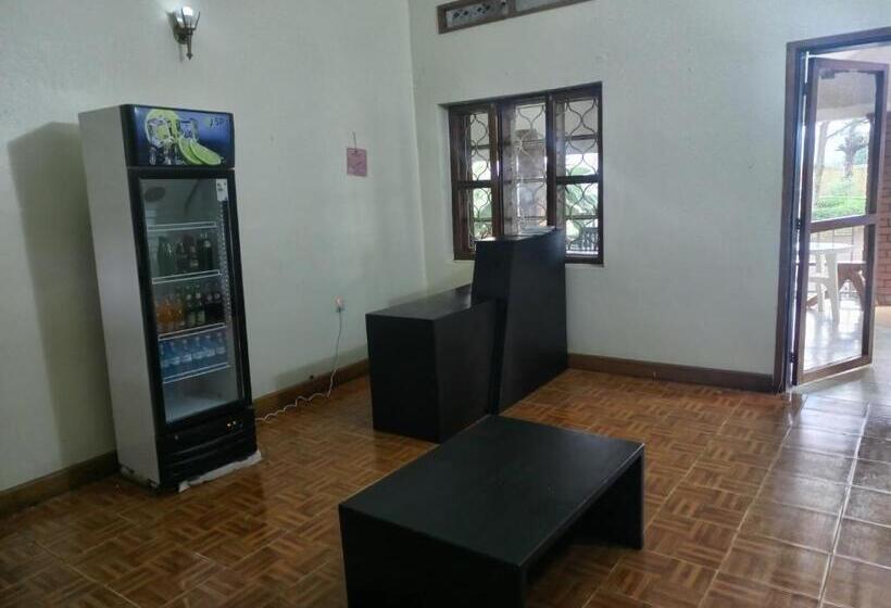 هاستل Albert Grand Palace   Masindi