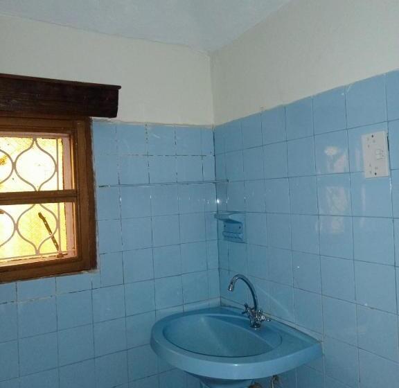 هاستل Albert Grand Palace   Masindi