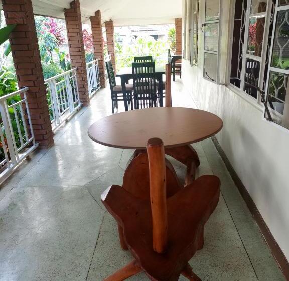 هاستل Albert Grand Palace   Masindi