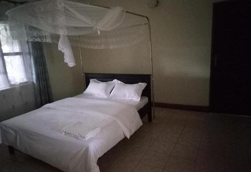 هاستل Albert Grand Palace   Masindi