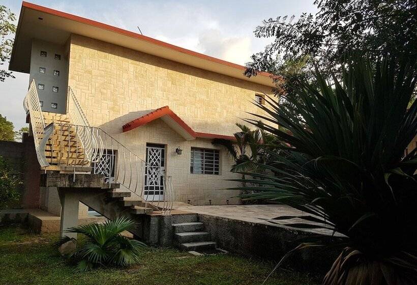 تختخواب و صبحانه Hostal Doña Amalia Cuba