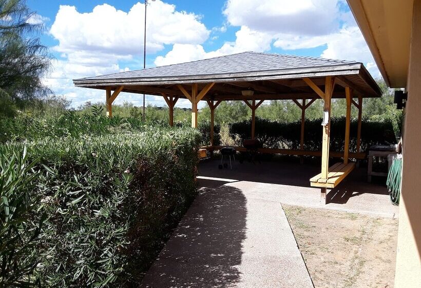 Мотель Sunbridge Inn & Suites