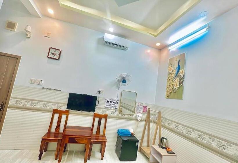 Nhà Nghỉ Lê được