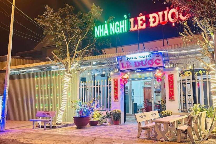 Nhà Nghỉ Lê được