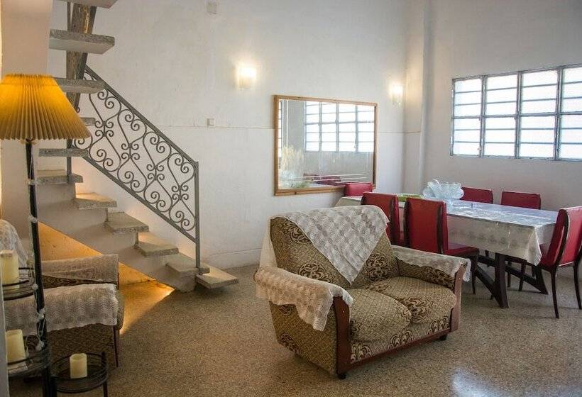 پانسیون Hostal Corona
