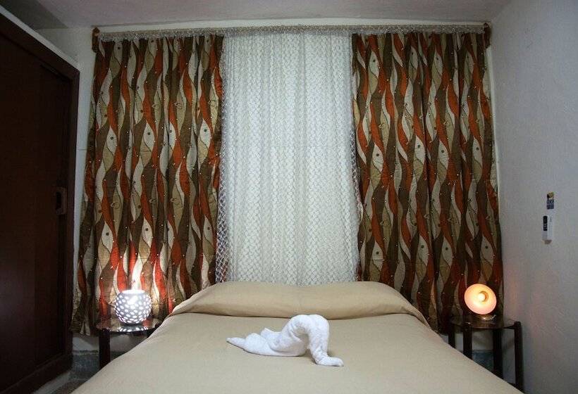 پانسیون Hostal Corona