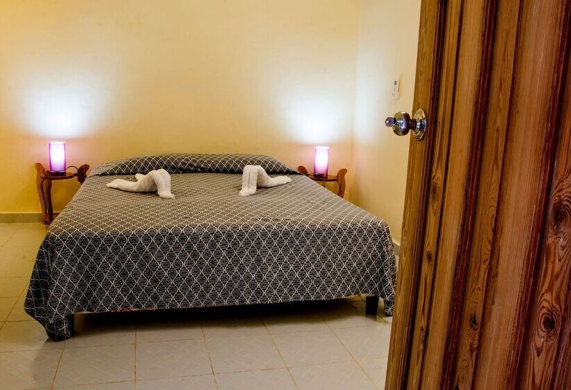 پانسیون Hostal Corona