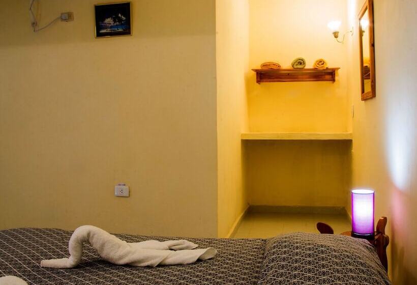 پانسیون Hostal Corona