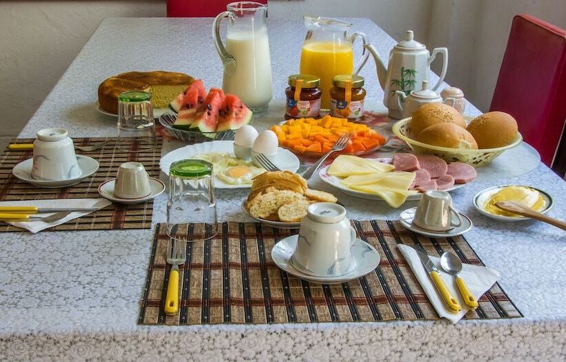پانسیون Hostal Corona