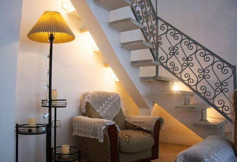 پانسیون Hostal Corona