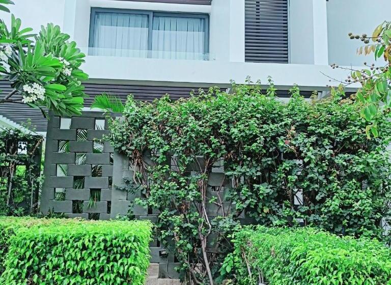 استراحتگاه Oceanami Villa