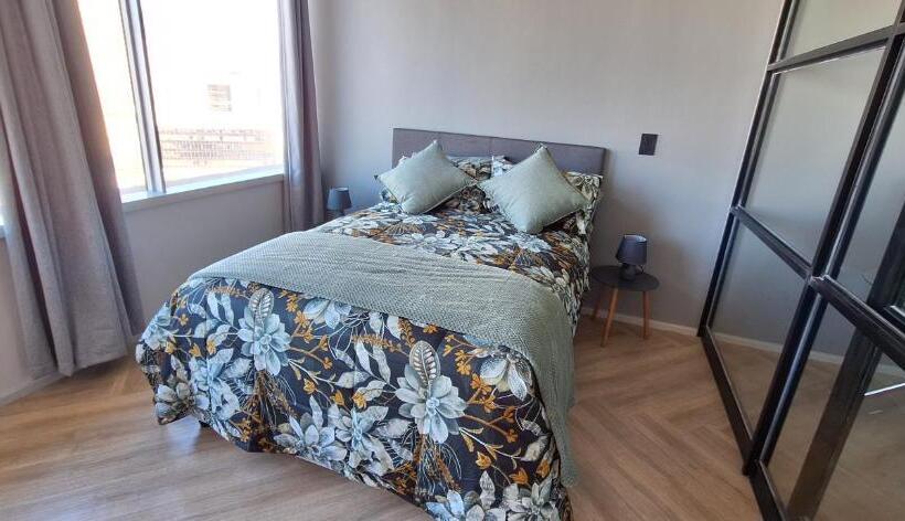 1501 Golden Thibault