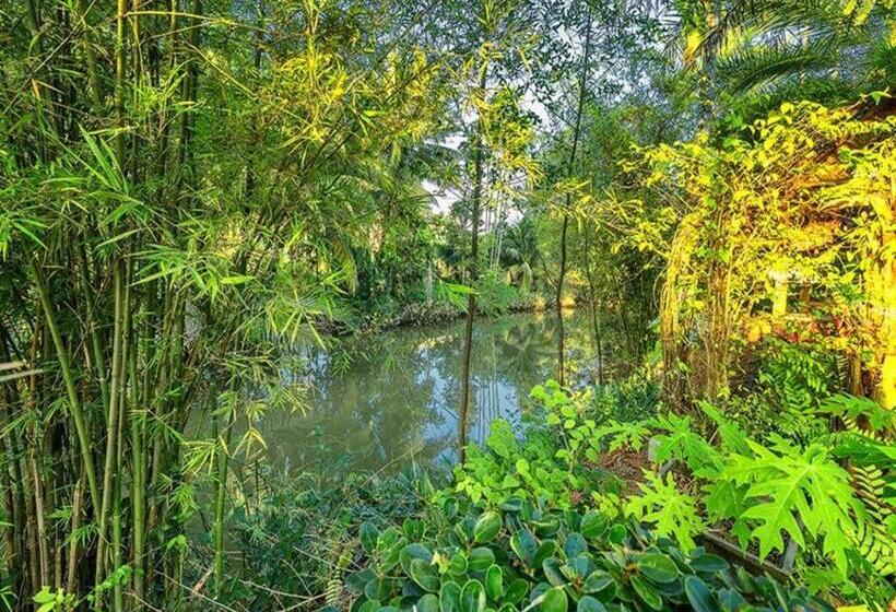 Baan Suan Rim Num Resort