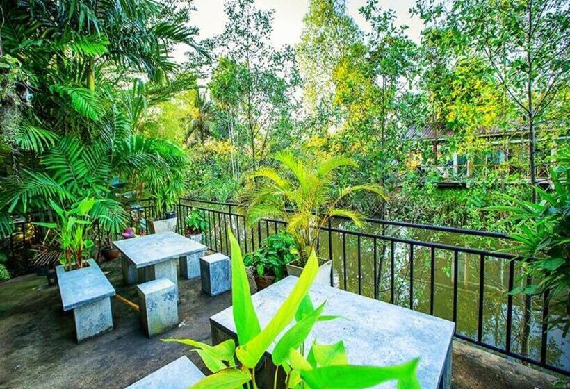 Baan Suan Rim Num Resort