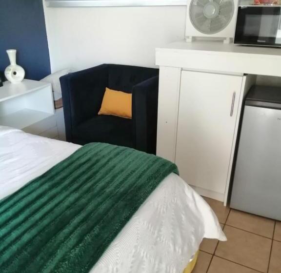 Bed And Breakfast Airport Lodge