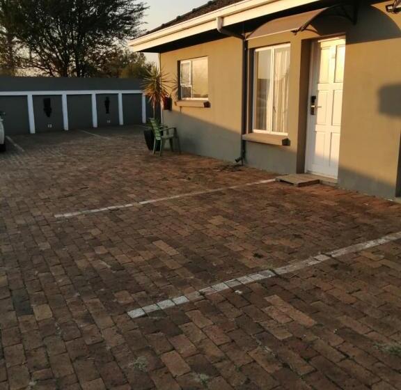 Bed And Breakfast Airport Lodge