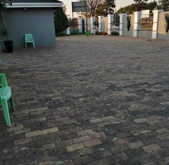 Bed And Breakfast Airport Lodge