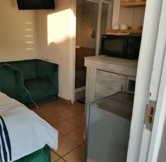 Bed And Breakfast Airport Lodge