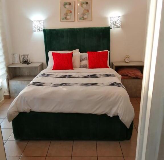 Bed And Breakfast Airport Lodge