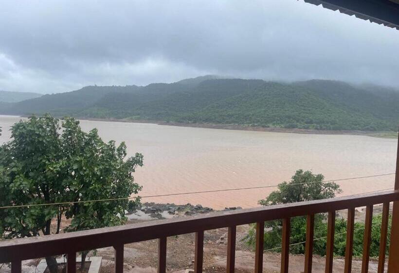 مبيت وإفطار Charviks Blue Diamond Resort