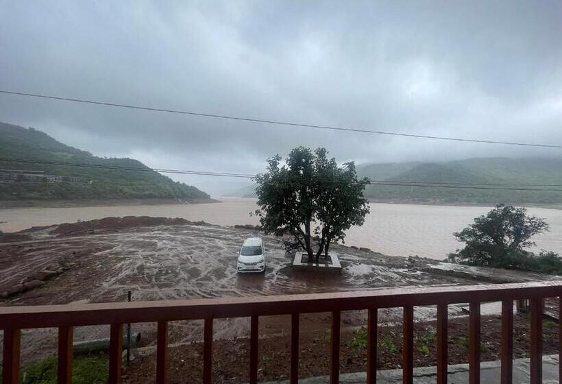 مبيت وإفطار Charviks Blue Diamond Resort