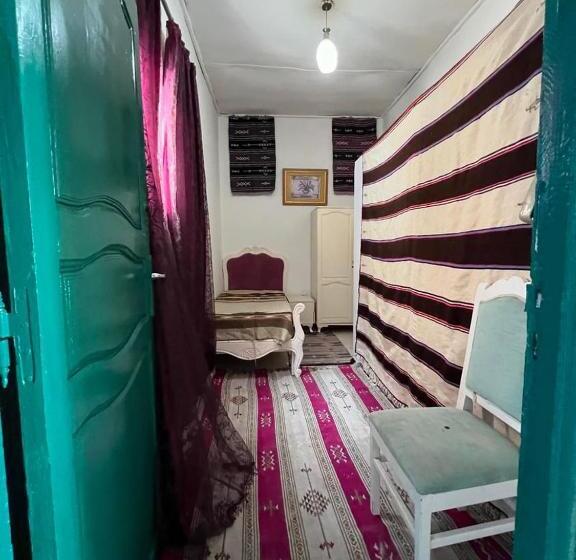 تختخواب و صبحانه Dar Zitouna