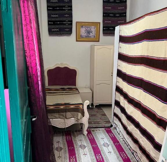 تختخواب و صبحانه Dar Zitouna