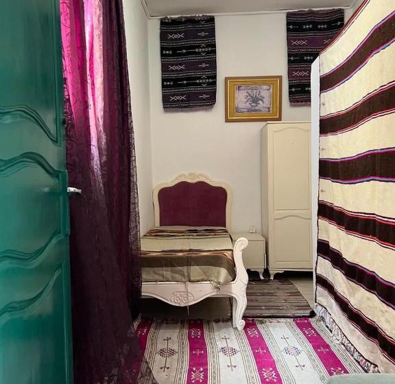 تختخواب و صبحانه Dar Zitouna