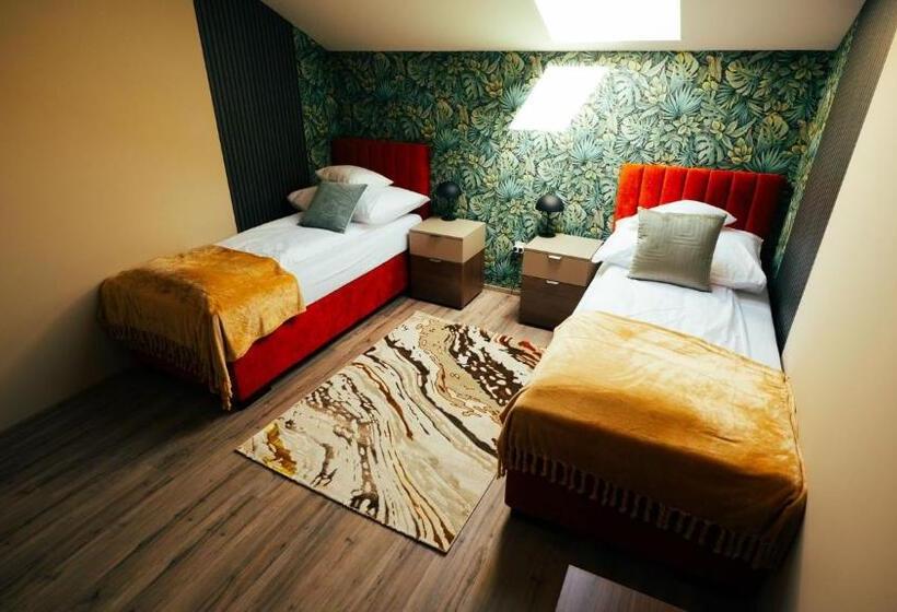 צימר M5 Autópálya Eurobus Panzió 140,km Kisteleki Lehajtó