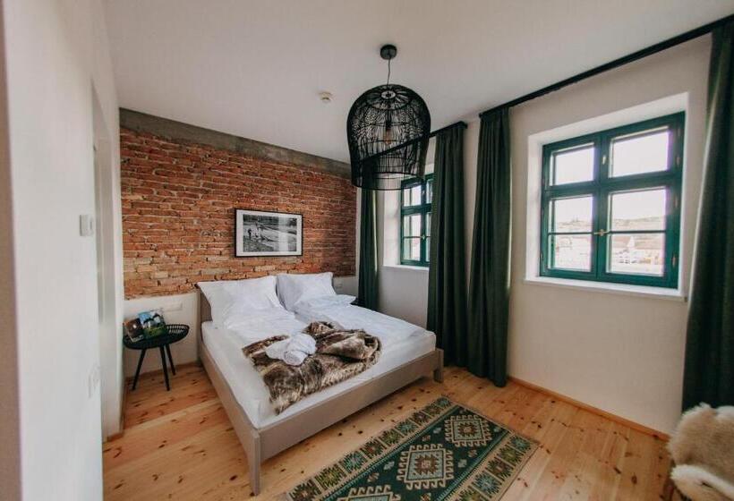 민박 Ugron Castle Fiatfalva