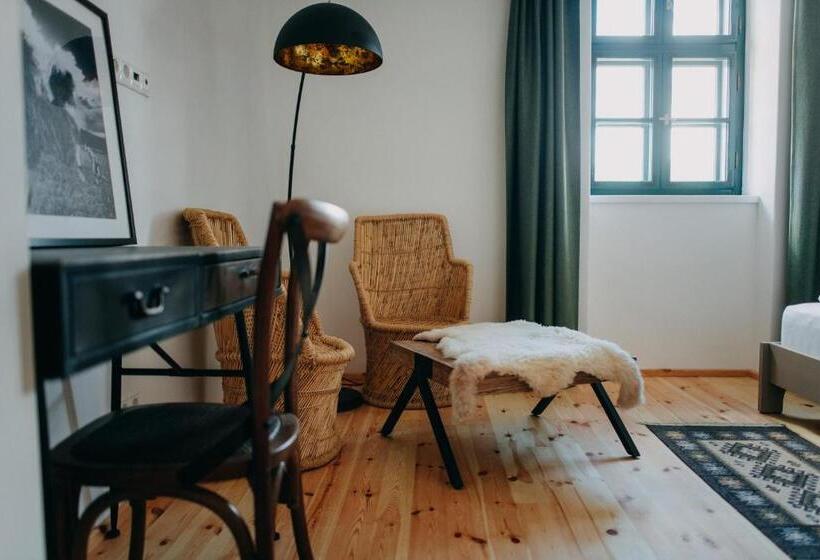 민박 Ugron Castle Fiatfalva