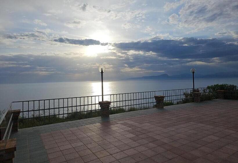 تختخواب و صبحانه Il Faro Bad And Breakfast