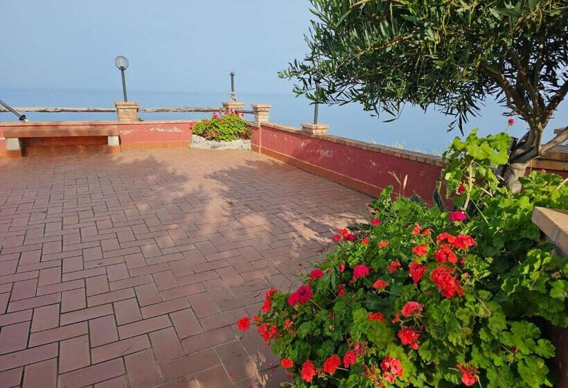 تختخواب و صبحانه Il Faro Bad And Breakfast