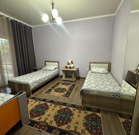 تختخواب و صبحانه коттедж Rayan House