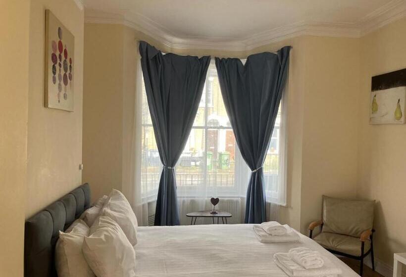 Bed and Breakfast Specious Studio Flats