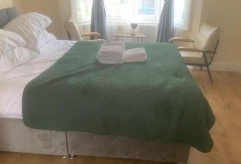 Bed and Breakfast Specious Studio Flats