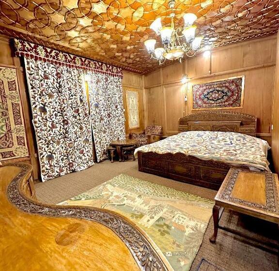 مبيت وإفطار Weather Houseboats