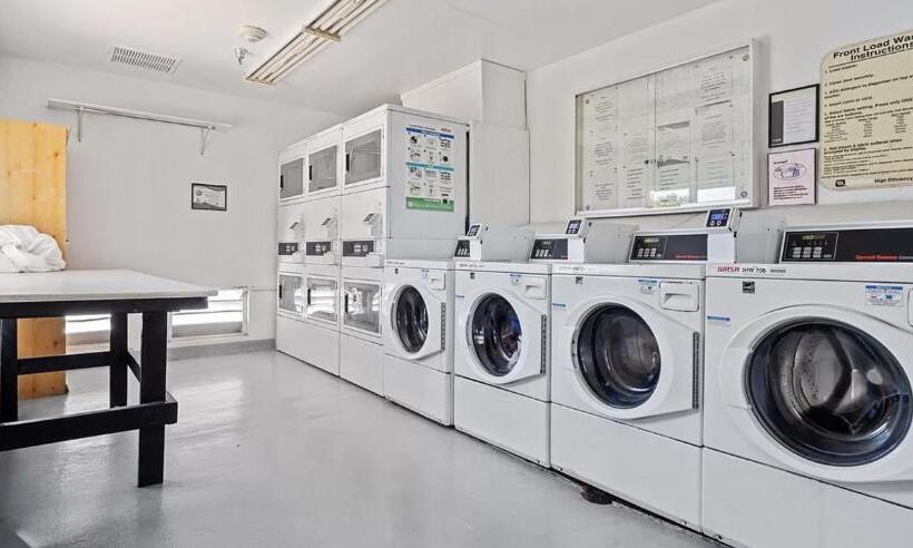 Gem Of Waikiki At Inn On The Park