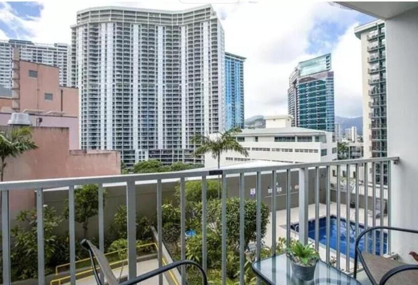 Gem Of Waikiki At Inn On The Park