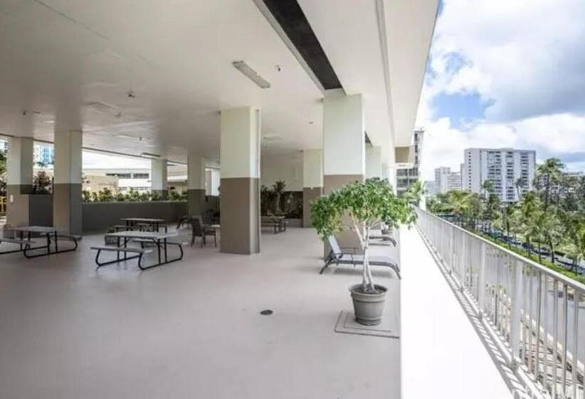 Gem Of Waikiki At Inn On The Park