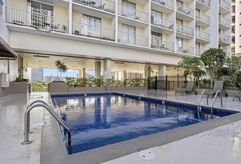 Gem Of Waikiki At Inn On The Park
