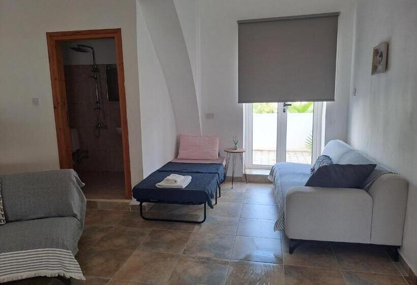 Hera Palace Boutique