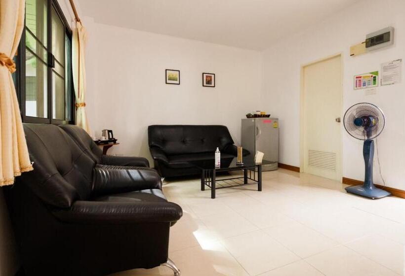 호텔 ชญาดา การ์เด้นเฮาส์ & รีสอร์ท