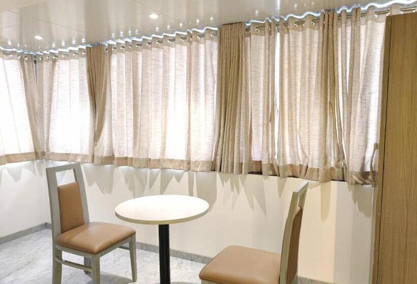 فندق Aarush Residency